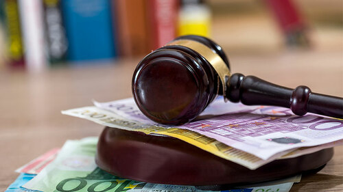 Hammer-Geldscheine-136208427-FO-alfexe