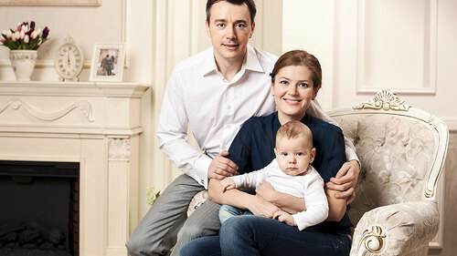 Besserverdiener-mit-Baby-61525537-FO-Andrey-Bandurenko