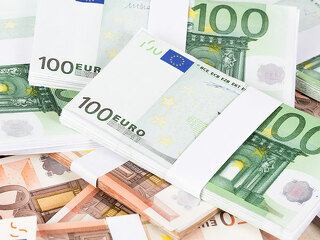 Euro-Geldbuendel-188271575-FO-ajcabeza