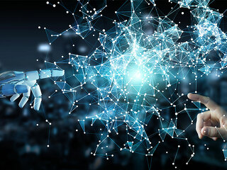 Menschlcihe-und-Roboter-Hand-Netzwerk-202982217-FO-sdecoret