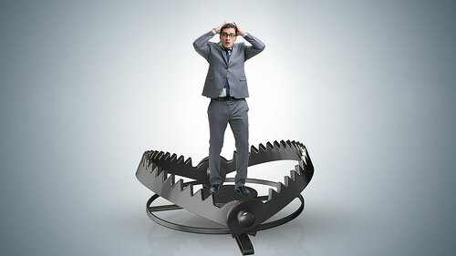 Anzugtraeger-in-Falle-195928744-FO-Elnur