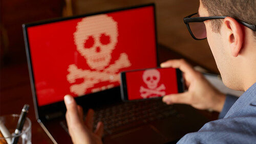 Mann-laptop-Smartphone-Virus-187816592-FO-artiemedvedev