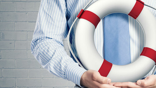 Anzugtraeger-Rettungsring-88922630-FO-Sergey-Nivens