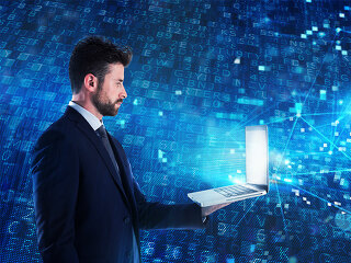 Anzugtraeger-Laptop-186862394-FO-alphaspirit