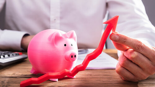 Anzugtraeger-Sparschwein-Pfeil-202429156-FO-Andrey-Popov