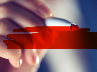 Hand-roter-Textmarker-144026001-FO-Bits-and-Splits