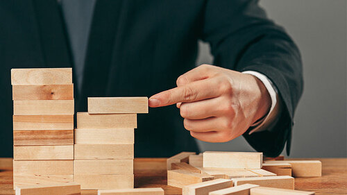 ANzugtraeger-Jenga-188570696-FO-master1305