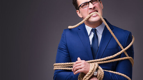 Anzugtraeger-gefesselt-130899262-FO-Elnur