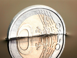 Euro-versinkt-142589910-FO-Jamrooferpix