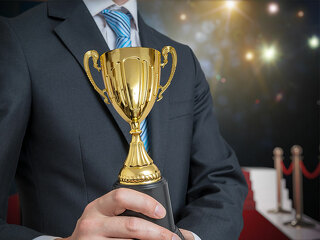 Anzugtraeger-Pokal-207987139-FO-vchalup