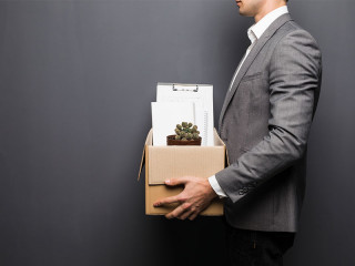 Anzugtraeger-Karton-145071740-FO-F8studio