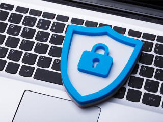 Schloss-Schild-auf-Tastatur-205599368-FO-Andrey-Popov