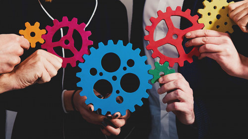 Anzugtraeger-Zahnraeder-204714627-FO-alphaspirit