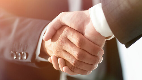 Handshake-210969416-FO-FotolEdhar