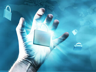 Hand-Schloesser-211171301-FO-m-mphoto