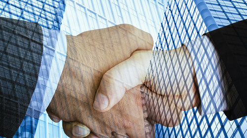 Handshake-Gebauede-83542631-FO-Sondem