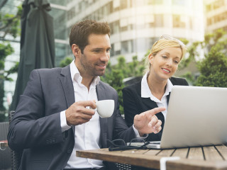 Anzugtraeger-Anzugtraegerin-112115250-FO-s4svisuals