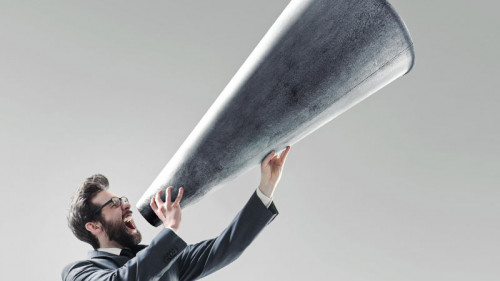 Anzugtraeger-Megaphon-81782676-FO-konradbak