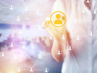 Frau-Koepfe-Netzwerk-190817754-FO-semisatch