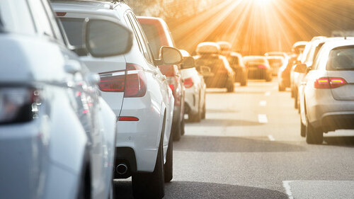 Autos-Stau-121971202-FO-Thaut-Images