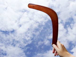 Hand-Bumerang-83548999-FO-karenfoleyphoto