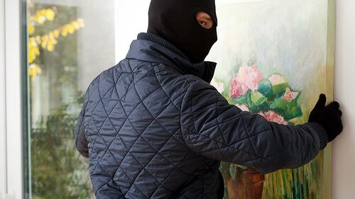 Einbrecher-klaut-Gemaelde-61289626-FO-Photographee-eu