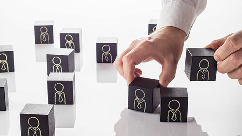 Anzugtraeger-Baukloetze-Koepfe-183219526-FO-radachynskyi