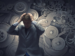 Anzugtraeger-depressiv-Zahnraeder-74835748-FO-Sergey-Nivens