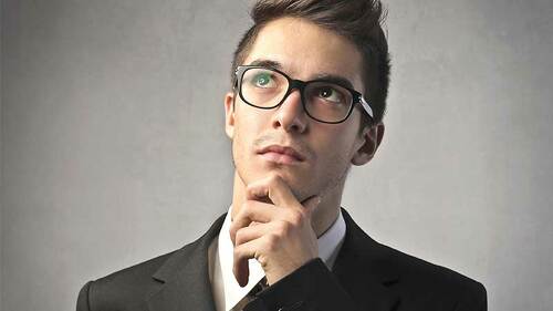 Anzugtraeger-denkt-nach-36185824-FO-olly