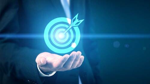 digitale-zielscheibe-treffer-mann-111230473-FO-denisismagilov