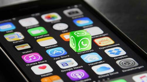 stmartphone-whatsapp-wuerfel-2037153-PB-HeikoAL