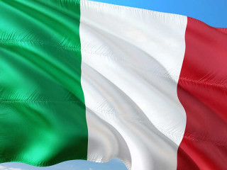 italienische-flagge-2681316-PB-RonnyK