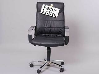 fachkraefte-sessel-52252845-FO-WunderBild