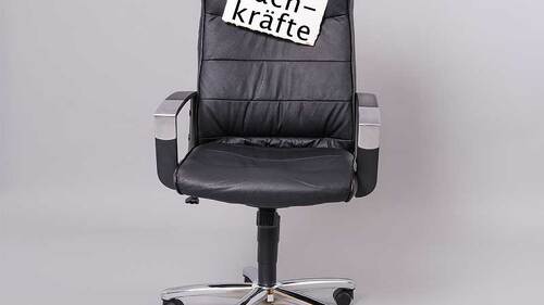 fachkraefte-sessel-52252845-FO-WunderBild