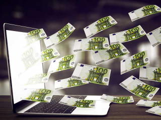 hunderter-fliegen-aus-laptop-118520754-FO-fotomek