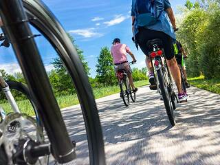 personen-natur-fahrradtour-169377231-FO-stockphoto-graf