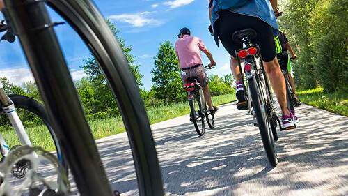 personen-natur-fahrradtour-169377231-FO-stockphoto-graf