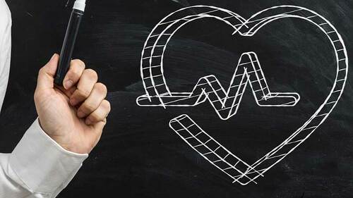 hand-tafel-herz-ekg-63495996-FO-vege