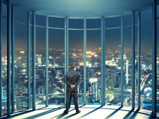 Anzugtraeger-in-Buero-72118653-FO-Nomad-Soul