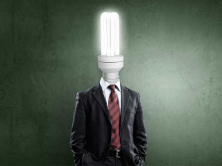 mann-gluehbirne-als-kopf-105701589-FO-Sergey-Nivens