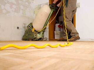 parkett-schleifen-baustelle-82763459-FO-VRD