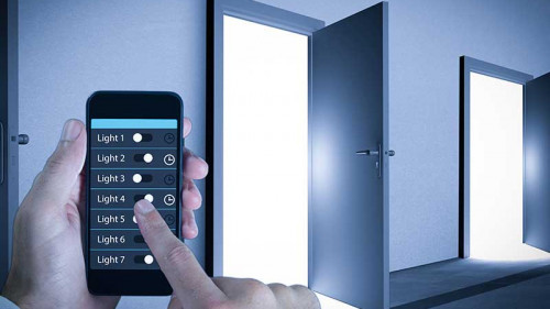 handy-licht-app-tueren-106216881-FO-vectorfusionart