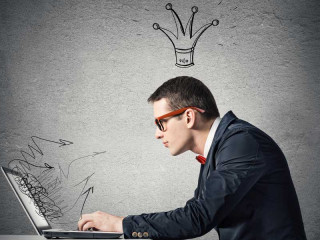 mann-am-laptop-krone-92266601-FO-adam121