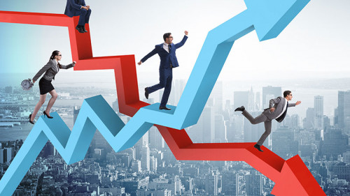 Anzugtraeger-auf-Pfeilen-193770027-FO-Elnur