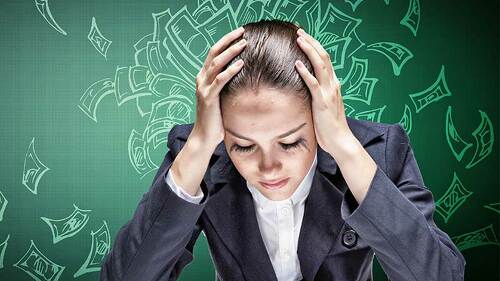 frau-verzweifelt-traenen-geld-69299111-FO-Sergey-Nivens