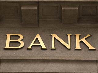 haus-schriftzug-bank-10394651-FO-jamesmawson