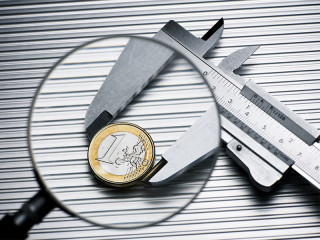 Lupe-Euro-Messschieber-193112636-FO-pedrosala