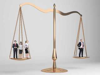 mann-menschen-auf-waage-gleich-114288441-FO-denisismagilov