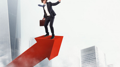 Anzugtraeger-auf-positivem-Pfeil-195433052-FO-alphaspirit