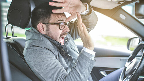 Mann-Auto-Unfall-197616685-FO-Mladen